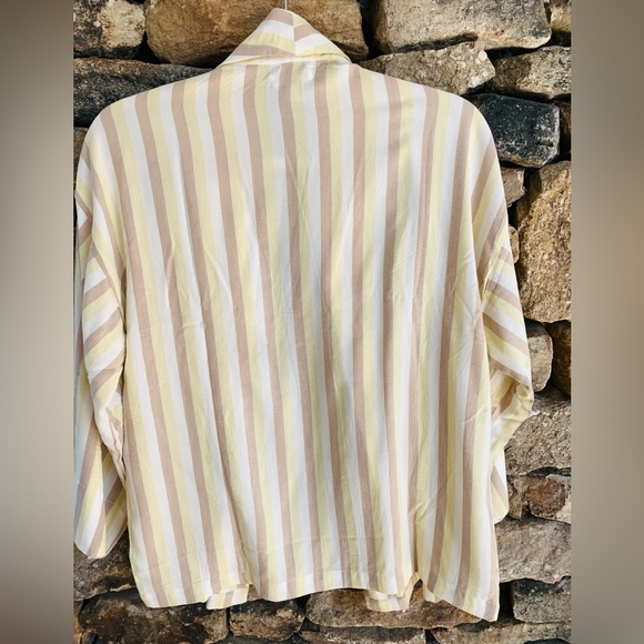 MuseSociety muted yellow / white/ beige shrug XS - Picture 2 of 5